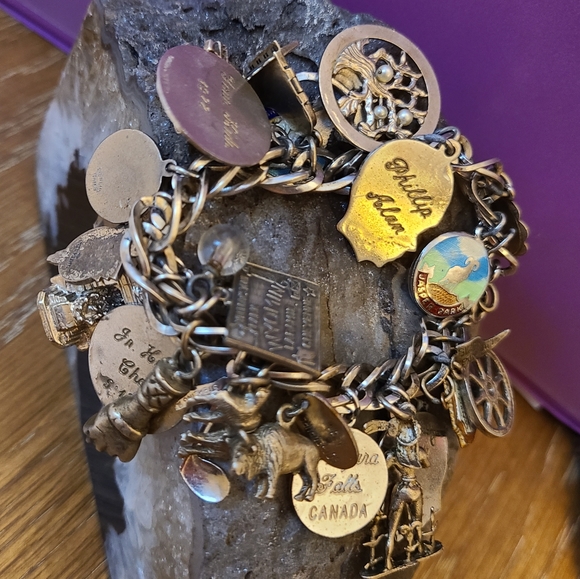 Vintage stunning heavy sterling silver charm bracelet loaded with charms-- - Picture 5 of 8